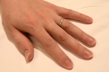 左手薬指に指輪をする男性は既婚？男性心理と結婚指輪の見分け方